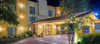 La Quinta Inn by Wyndham San Antonio I-35 N at Toepperwein