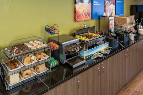 Desayuno completo incluido. Comfort Inn New Glasgow - Stellarton