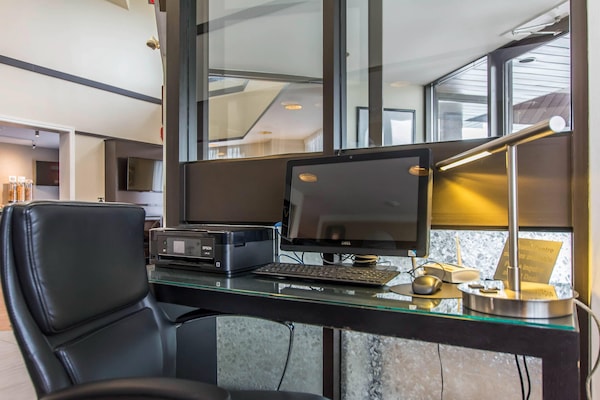 Trung tâm hành chính, văn phòng