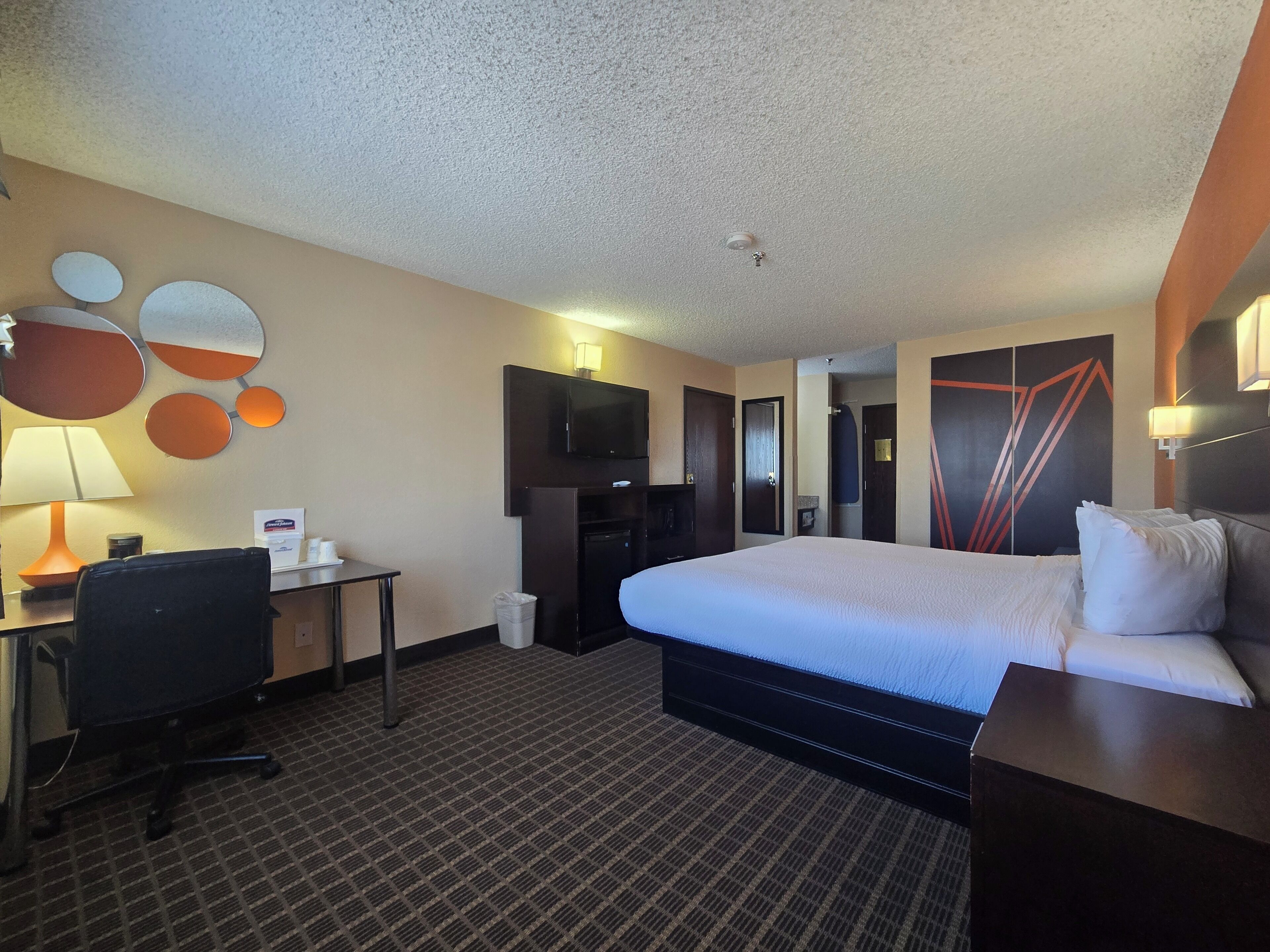 客房, 1 張特大雙人床, 非吸煙房 | 房內夾萬、書桌、熨斗/熨衫板、免費 Wi-Fi