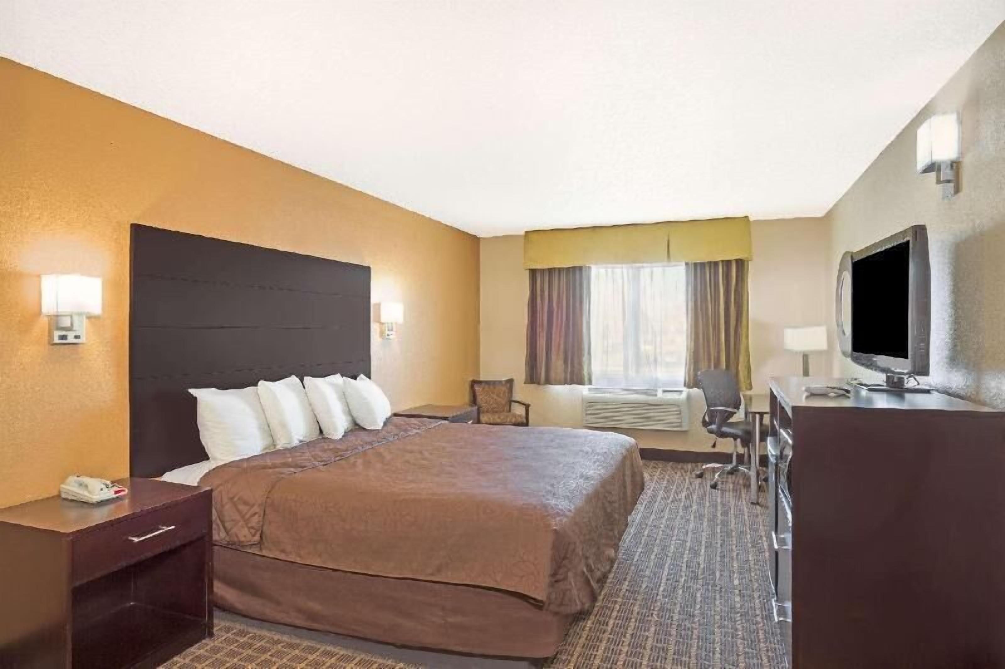 Caja de seguridad en la habitación y escritorio 