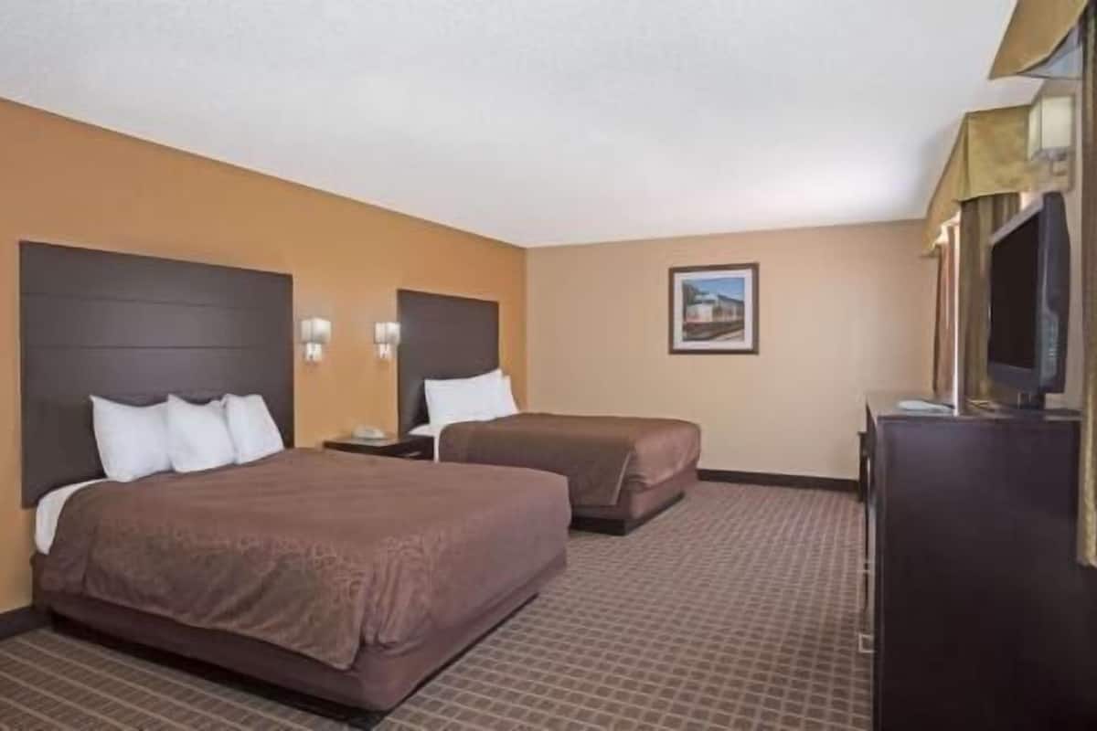 Caja de seguridad en la habitación y escritorio