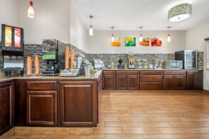 Free daily full breakfast - Quality Inn Dubuque on Hwy 20 (Dubuque)