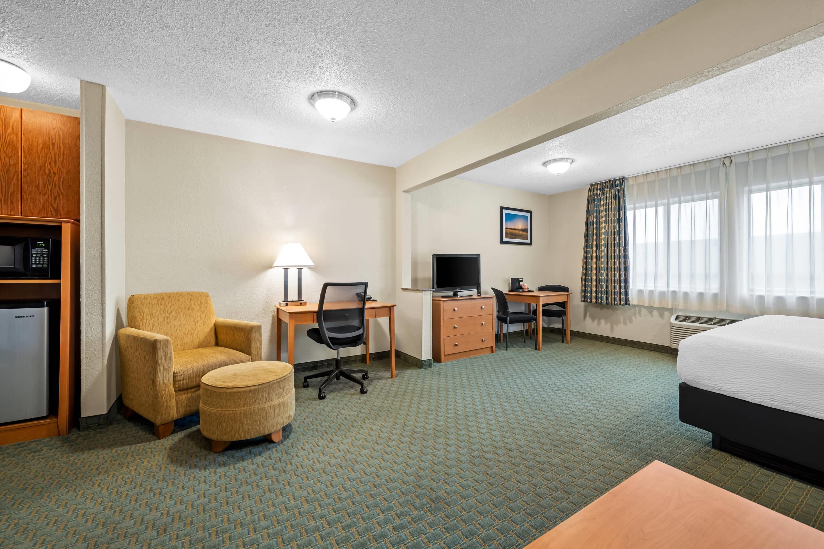 Suite, 1 King Bed with Sofa bed, Non Smoking