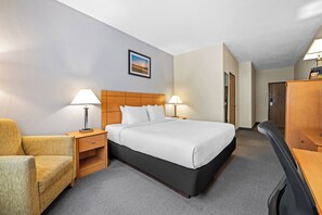 Room, 1 King Bed, Non Smoking | Premium bedding, in-room safe, blackout drapes, free WiFi - Quality Inn Dubuque on Hwy 20 (Dubuque)