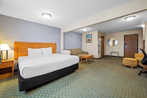 Suite, 1 Tempat Tidur King dengan tempat tidur Sofa, Bebas Asap Rokok | Seprai premium, brankas, tirai kedap cahaya, dan Wi-Fi gratis