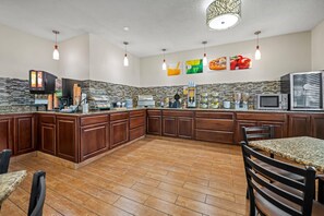 Free daily full breakfast - Quality Inn Dubuque on Hwy 20 (Dubuque)