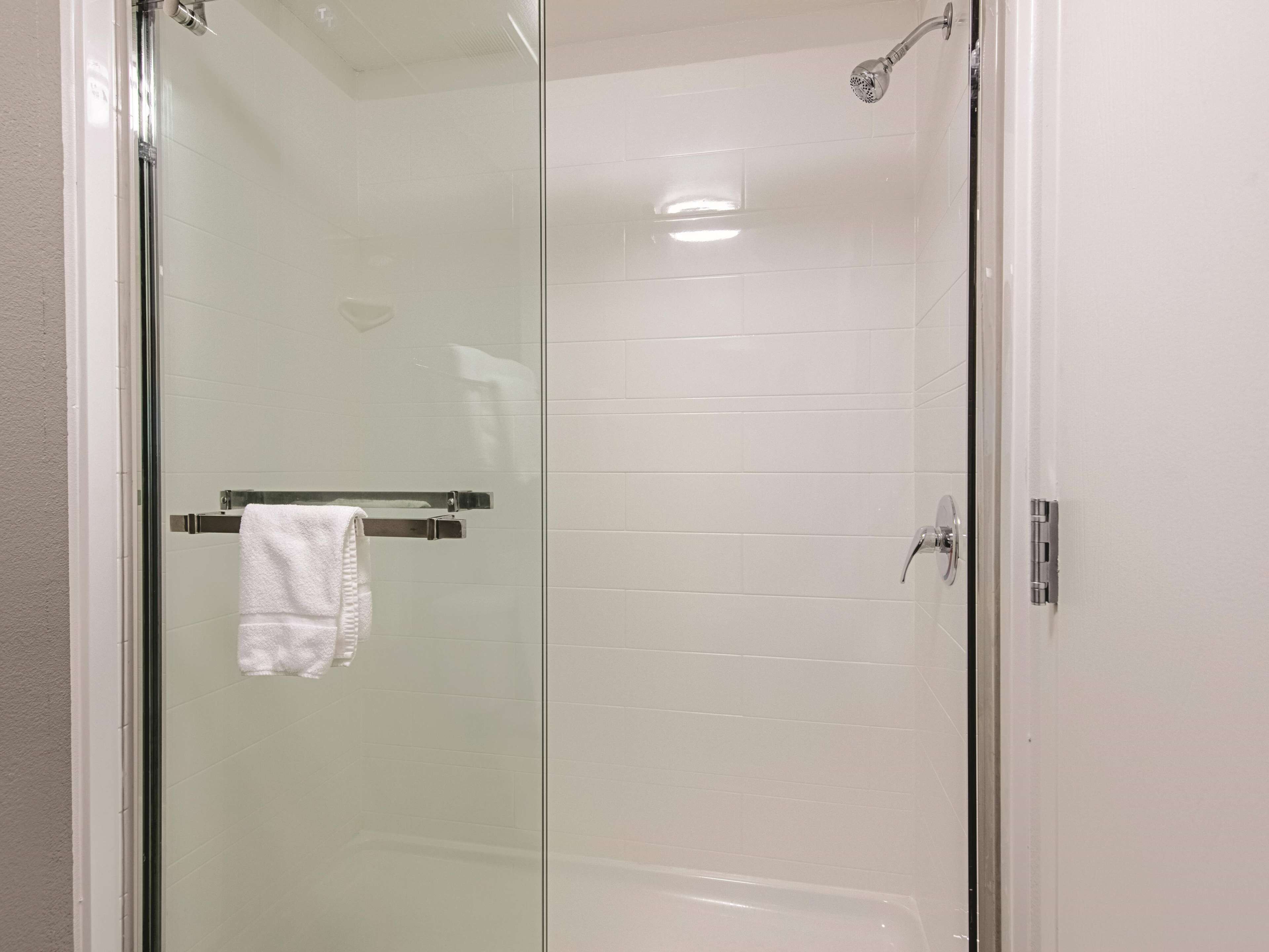 room, 1 king bed, non smoking | bathroom | free toiletries, hair dryer, towels