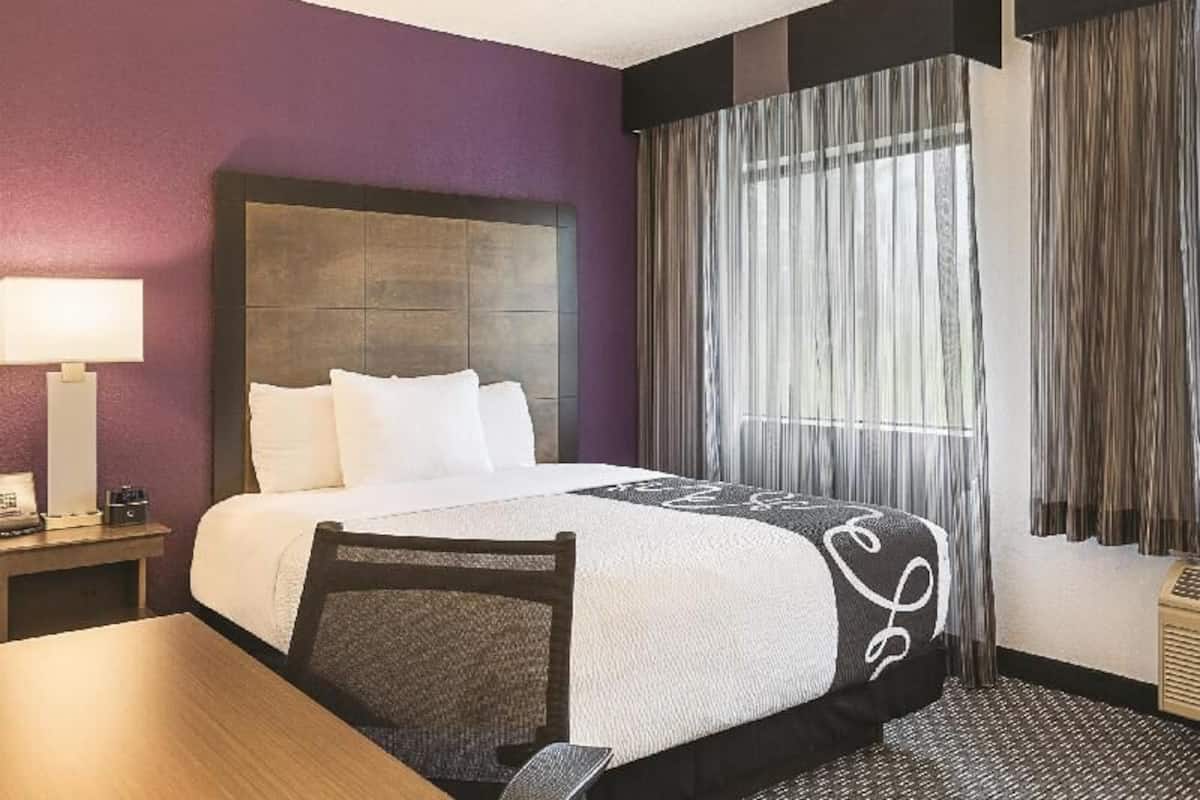 Desk, iron/ironing board, free WiFi, bed sheets