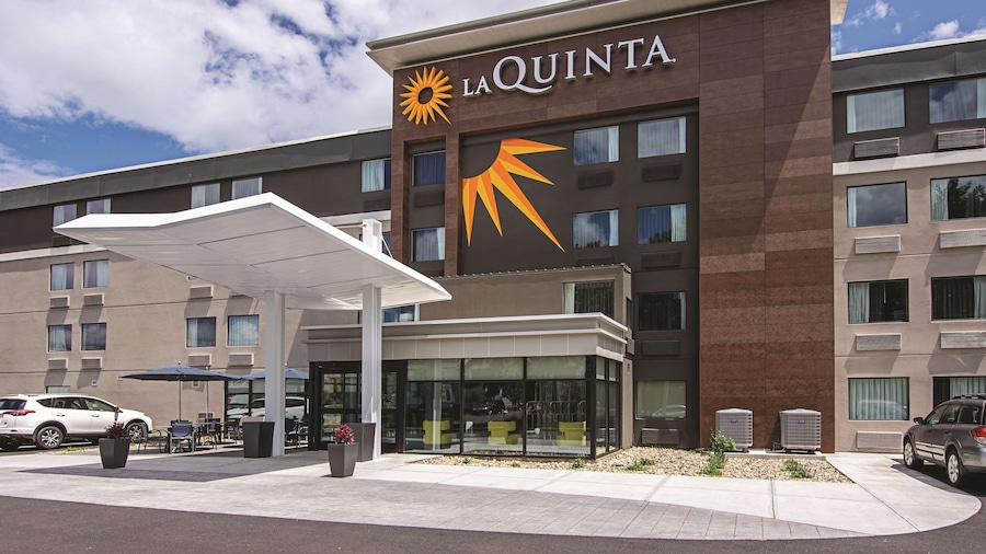 La Quinta Inn & Suites by Wyndham Portland DT/Maine Med