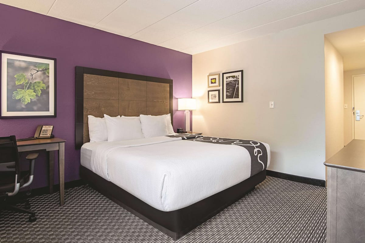 Room, 1 King Bed, Accessible, Non Smoking | Desk, iron/ironing board, free WiFi, bed sheets