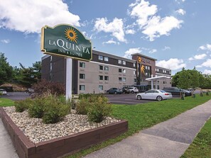 Exterior - La Quinta Inn & Suites by Wyndham Portland DT/Maine Med (Portland)