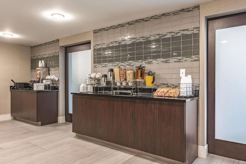 La Quinta Inn & Suites by Wyndham Portland DT/Maine Med
