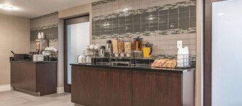 La Quinta Inn & Suites by Wyndham Portland DT/Maine Med