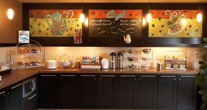 Quality Inn & Suites P.E. Trudeau Airport