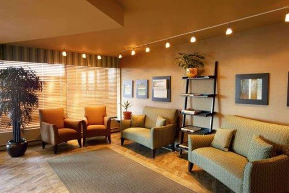 Quality Inn & Suites P.E. Trudeau Airport