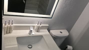 Tina, amenidades de baño gratuitas, toallas