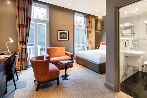 Egyptian cotton sheets, premium bedding, in-room safe, desk - Guild Hotel Marble Arch (London)