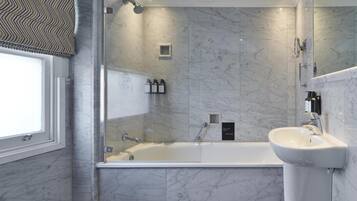 Designer-Toilettenartikel, Haartrockner, Handtücher, Seife