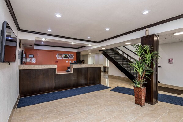 Lobby - Motel 6 Peoria, IL (Peoria)