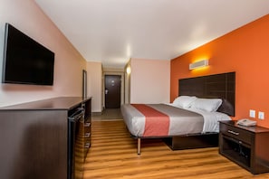 Deluxe Room, 1 King Bed, Accessible, Non Smoking | Free WiFi, bed sheets