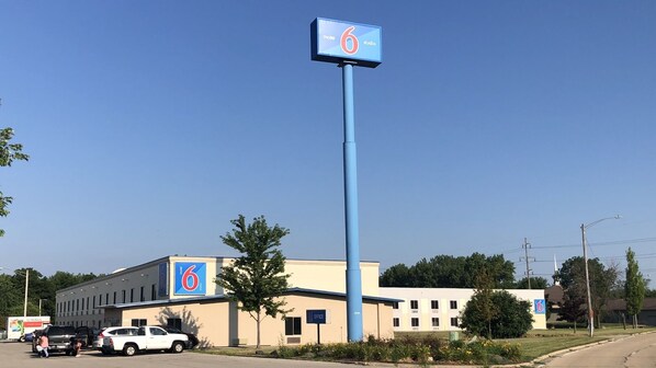 Book Motel 6 Peoria, IL in Peoria | Hotels.com