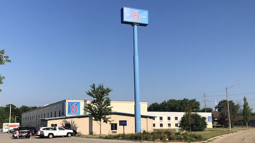 Motel 6 Peoria, IL