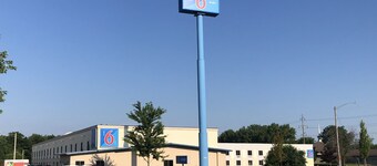 Motel 6 Peoria, IL