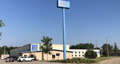 Motel 6 Peoria, IL