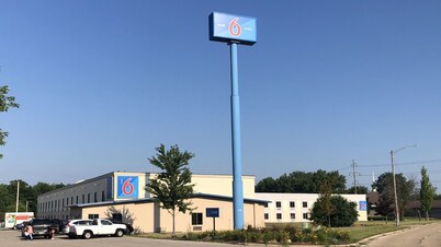 Motel 6 Peoria, IL