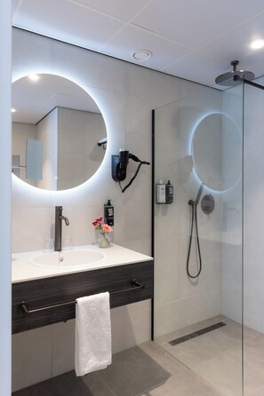 Deluxe Room, 1 Double Bed, Balcony | Room amenity - ibis Styles Den Haag Scheveningen (The Hague)