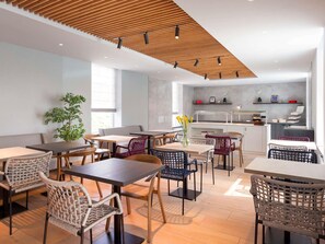 Daily buffet breakfast for a fee - ibis Styles Den Haag Scheveningen (The Hague)