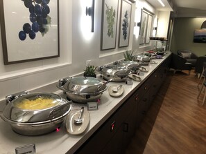 Breakfast and dinner served  - Sonesta Silicon Valley (Milpitas)