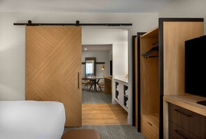Egyptian cotton sheets, premium bedding, down comforters, pillowtop beds - Sonesta Silicon Valley (Milpitas)