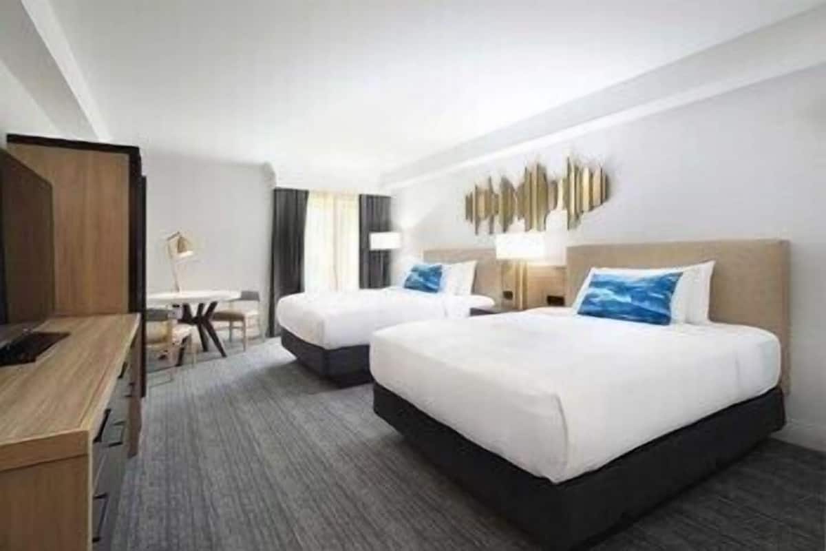 Egyptian cotton sheets, premium bedding, down comforters, pillowtop beds