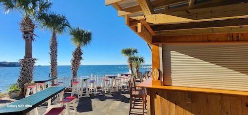 Quality Inn & Suites Gulf Breeze Bayside near Pensacola Beach