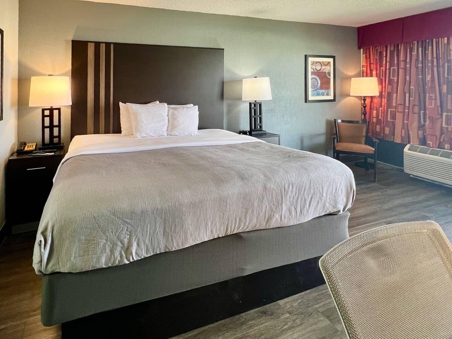 Chambre Standard, 1 très grand lit, non-fumeurs, vue baie | Literie de qualité supérieure, couette en duvet d'oie, surmatelas