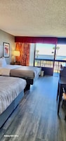 Standard Room, 2 Double Beds, Non Smoking, Bayview | Roupas de cama premium, edredons de pluma, camas com colchões pillow-top