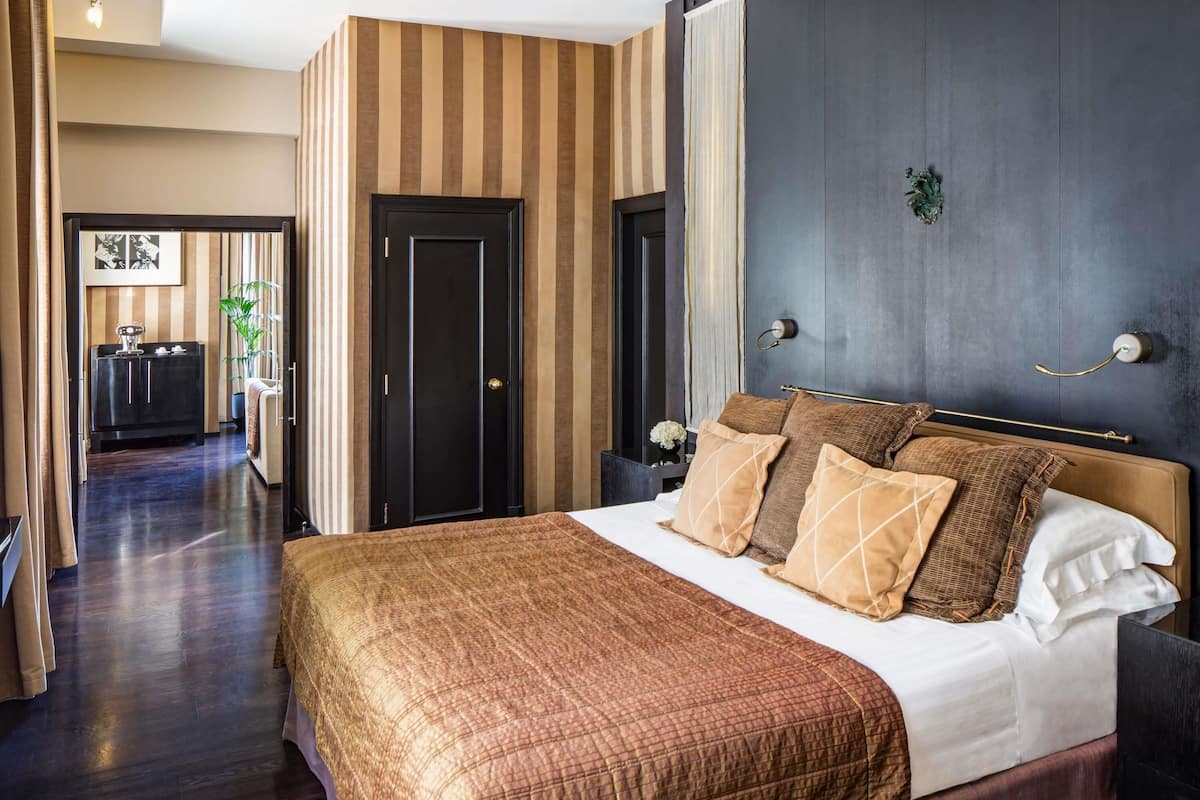 Suite – president, 1 kingsize-seng | Allergitestet sengetøy, minibar, safe på rommet og skrivebord