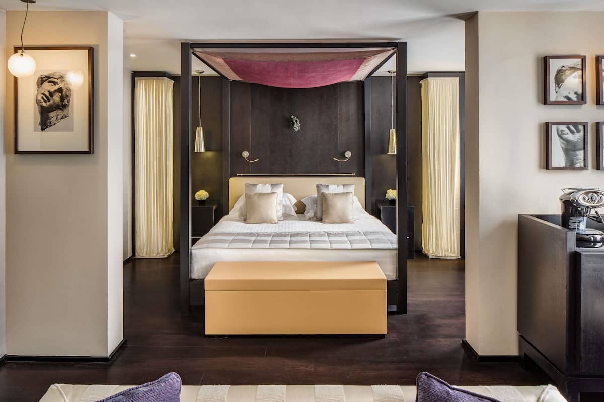 Junior Suite | Hypo-allergenic bedding, minibar, in-room safe, desk