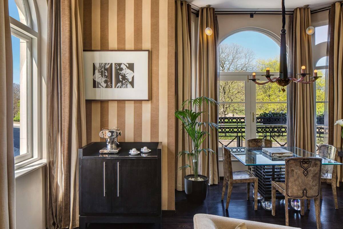 Hypoallergeen beddengoed, een minibar, een kluis op de kamer, een bureau