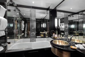 Combined shower/tub, deep soaking tub, free toiletries, hair dryer