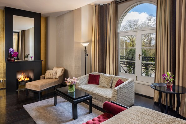 Televisión de plasma y películas con cargo 