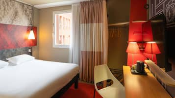 Premium bedding, desk, blackout drapes, soundproofing
