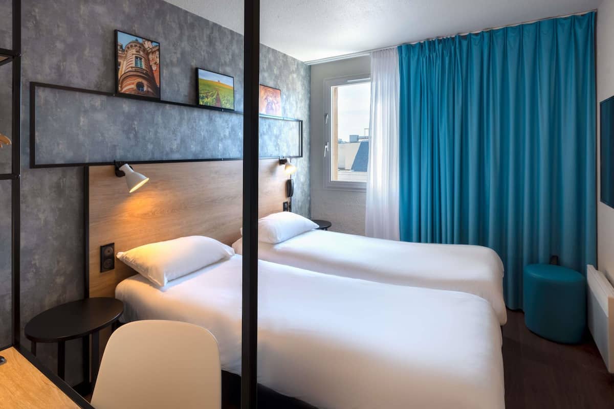 Standard Room, 2 Twin Beds | Premium bedding, desk, blackout drapes, soundproofing