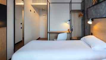 Habitación estándar, 2 camas individuales | Ropa de cama de alta calidad, escritorio, cortinas opacas