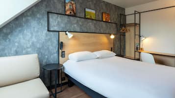 Literie de qualité supérieure, bureau, rideaux occultants