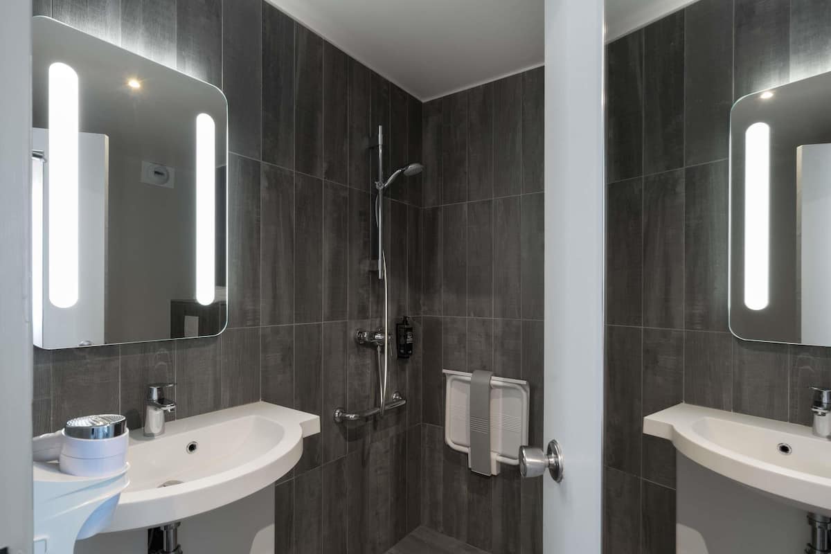 Room, 1 Double Bed, Accessible | Premium bedding, desk, blackout drapes, soundproofing