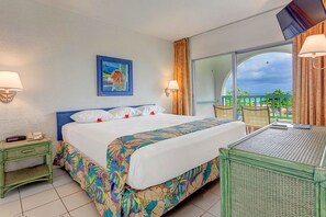 Junior Suite, 1 King Bed | Blackout drapes, iron/ironing board, bed sheets