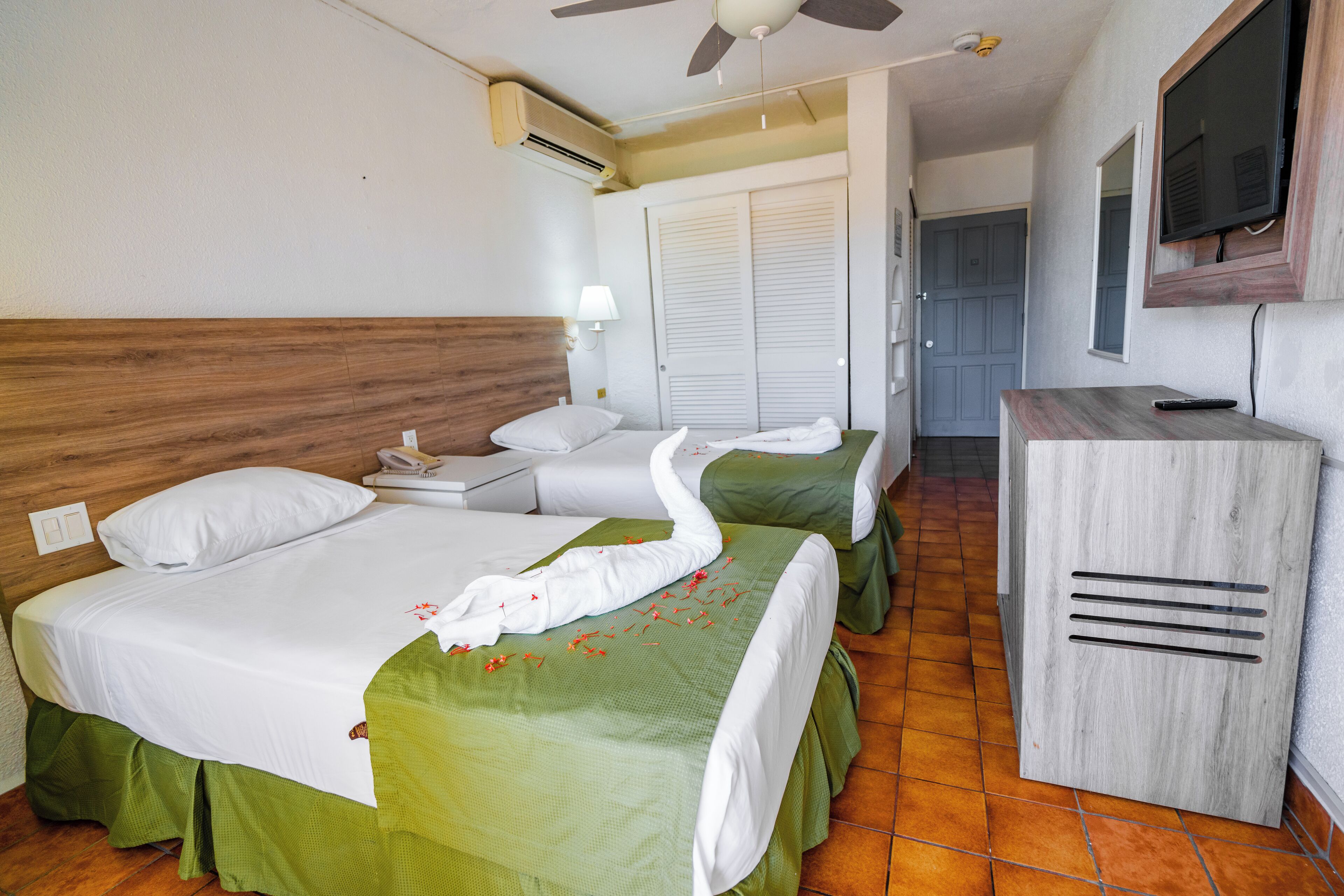 Standard Room, 2 Twin Beds | Blackout drapes, iron/ironing board, bed sheets